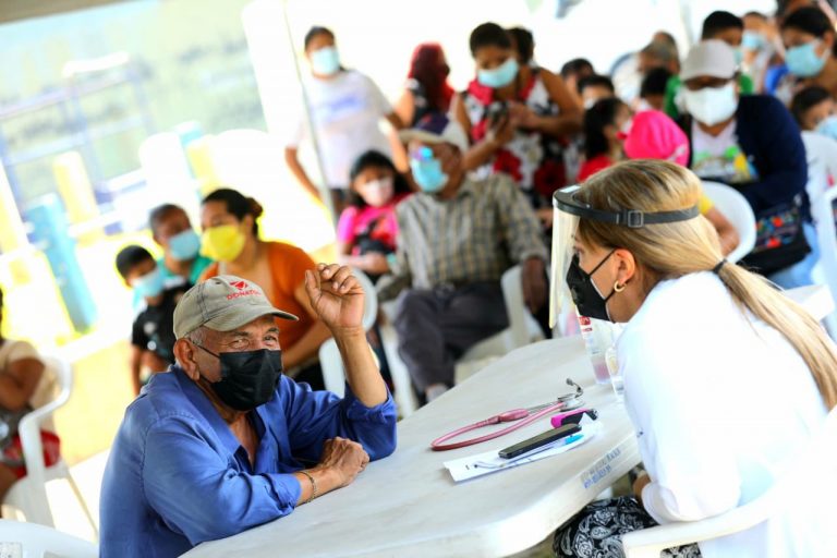 Residentes del barrio San Jacinto de San Salvador se beneficiaron con jornada médica organizada por el Movimiento Comunitario