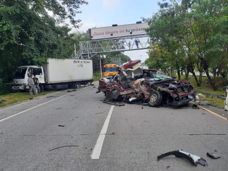 Sujeto en estado de ebriedad causa accidente y mató a tres personas en Carretera a Comalapa