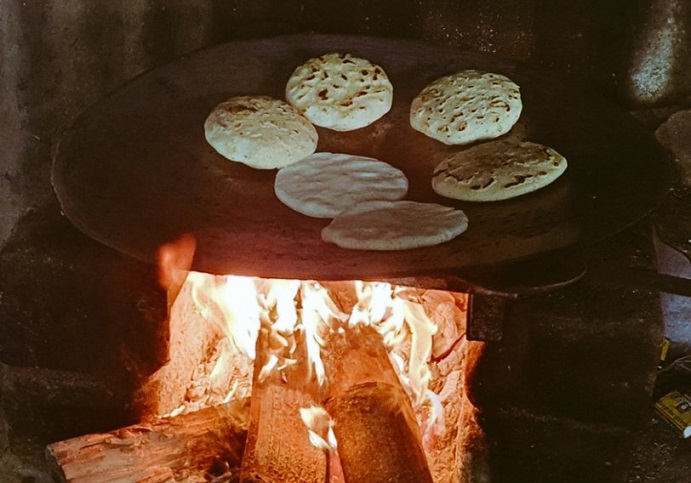 Salvadoreños celebra el Día Nacional de la Pupusa