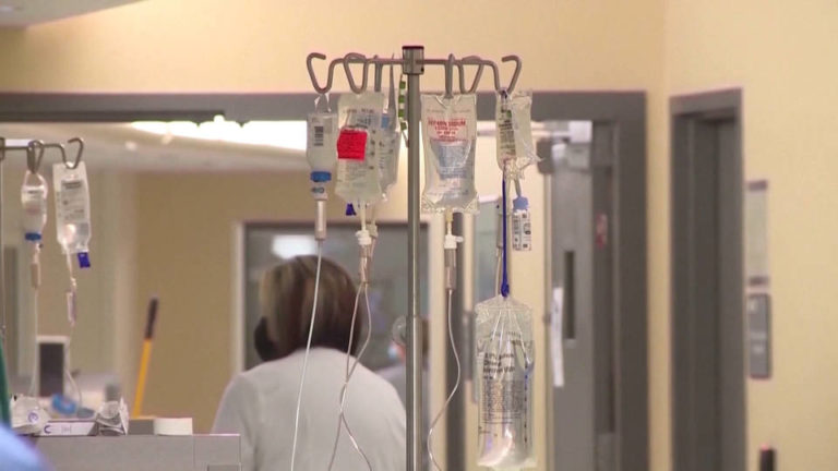 Los contagios por coronavirus alcanzan un récord histórico en EE.UU.