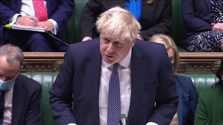 Piden la renuncia del primer ministro británico, Boris Johnson, luego de que admitiera haber participado de una fiesta durante el confinamiento