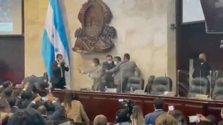 Poderes fácticos nacionales e internacionales tratan de asesinar la democracia de Honduras