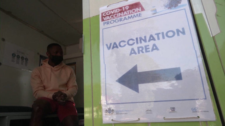 Los casos de coronavirus alcanzan cifras récord en todo el mundo