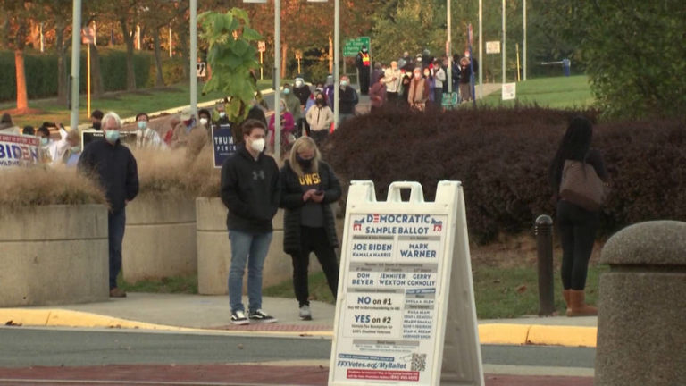 Biden se reúne con los demócratas del Senado de EE.UU. mientras se intensifican las presiones para aprobar las legislaciones sobre el derecho al voto