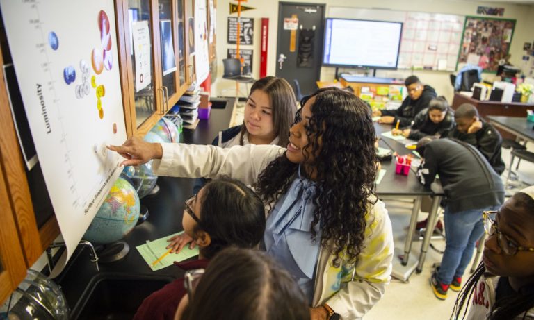 Toyota destina $110 millones a la educación y preparación profesional