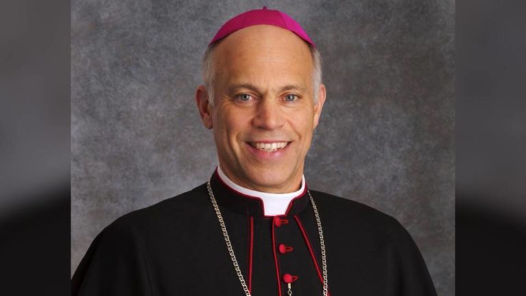 El arzobispo de San Francisco prohíbe a Nancy Pelosi recibir la comunión por apoyar el derecho al aborto