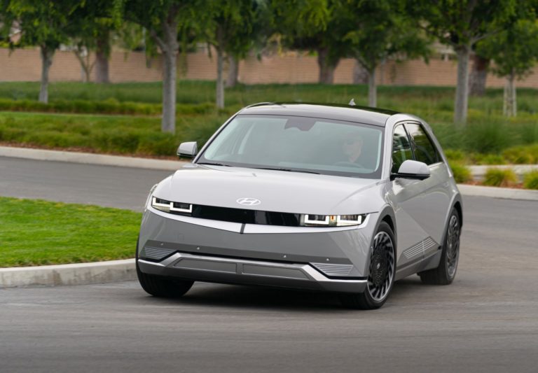 Con el Hyundai Ioniq 5, se calienta la pugna entre los autos eléctricos