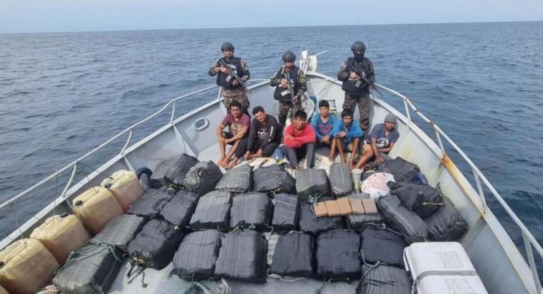 Fuerza Naval incauta $20 millones en cocaína y captura a 6 mexicanos al sur de La Concordia