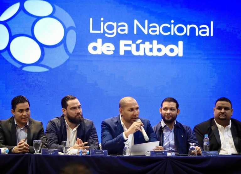 Salvadoreños de la diáspora opinan sobre la nueva liga de fútbol en El Salvador