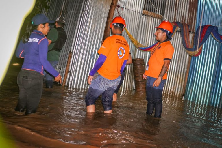 Depresión tropical Celia provoca desbordamiento del río Sensunapán y afecta zona baja de Acajutla