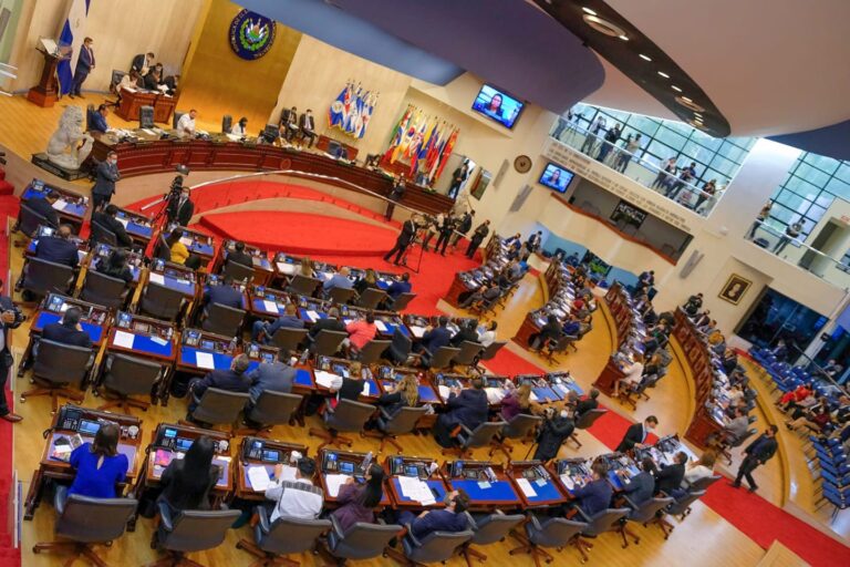 Aprueban iniciativas que permitirán a El Salvador honrar su deuda externa