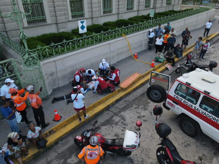 Motivan a hombres y mujeres para formar parte de la Cruz Roja Salvadoreña