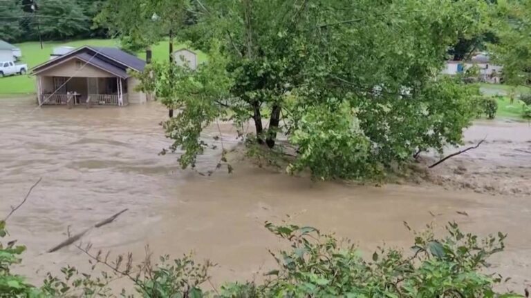 Lluvias torrenciales provocan muertes, inundaciones y deslizamientos de tierra en Kentucky