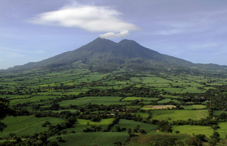 Monitoreo continuo en volcanes de El Salvador