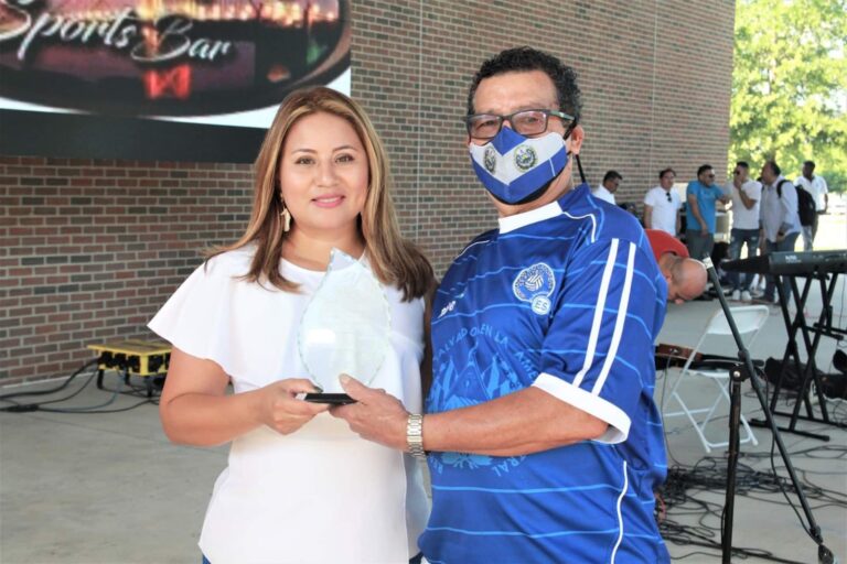 SALEX premia a exitoso empresario y líder comunitario de Virginia