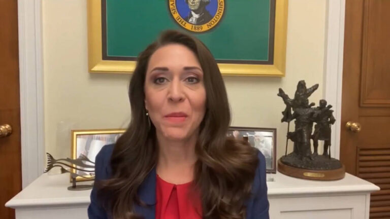 Una congresista republicana que votó a favor de someter a juicio político a Trump pierde las elecciones primarias