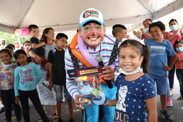 Entregan juguetes a niños de comunidades del Distrito 1 de San Salvador