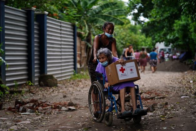 Cruz Roja entrega insumos de higiene a 500 familias afectadas por las lluvias