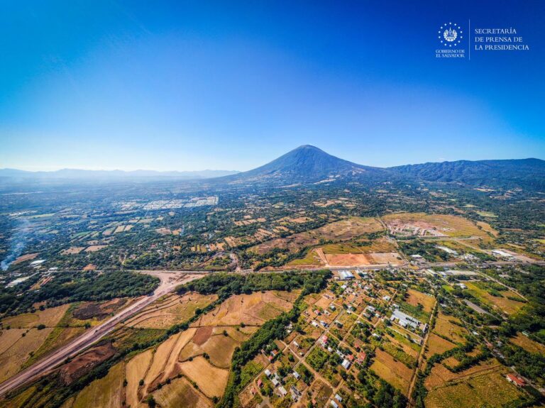 Tecnología de punta en construcción de puentes y pasos en El Salvador