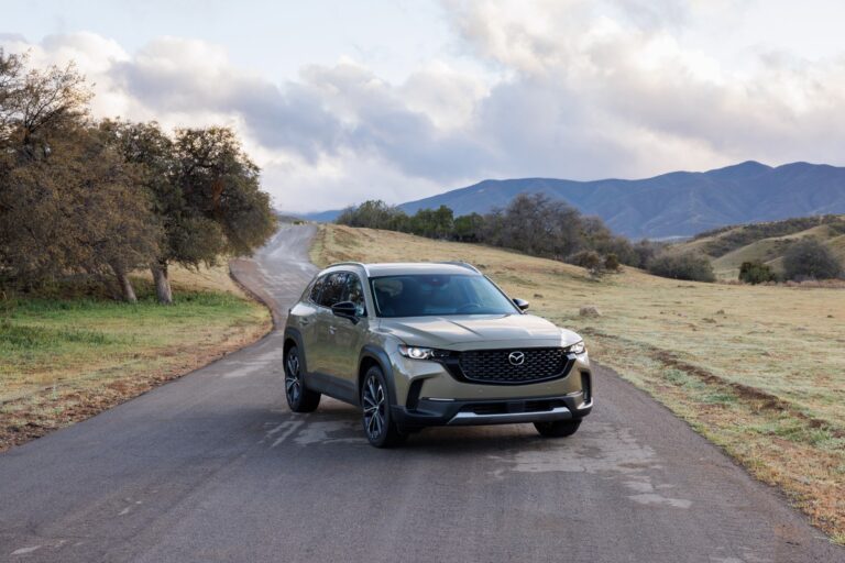 Nuevo 2023 CX-50. Vamos al cerro, pero con cautela