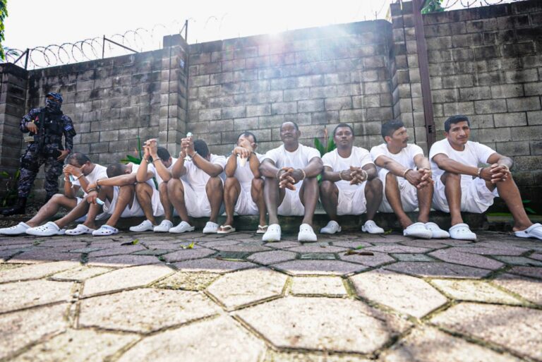 Encarcelan a extranjeros capturados con millonario cargamento de droga