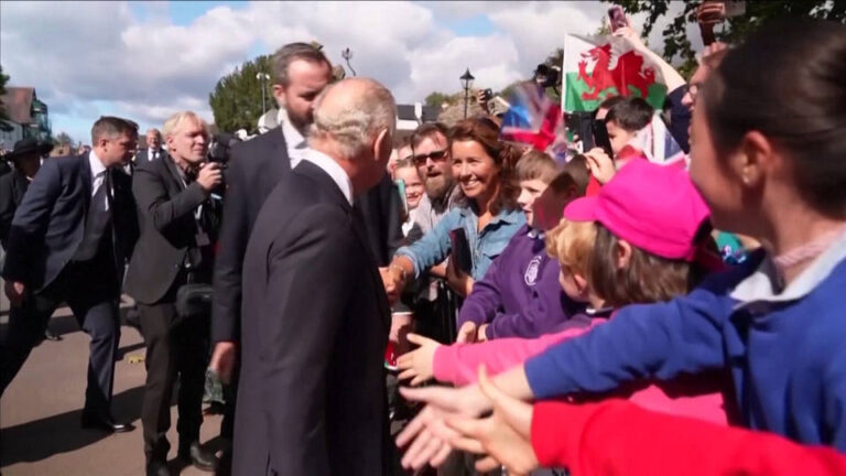 “No eres mi rey”: grita un manifestante al rey británico por la desigualdad de riqueza