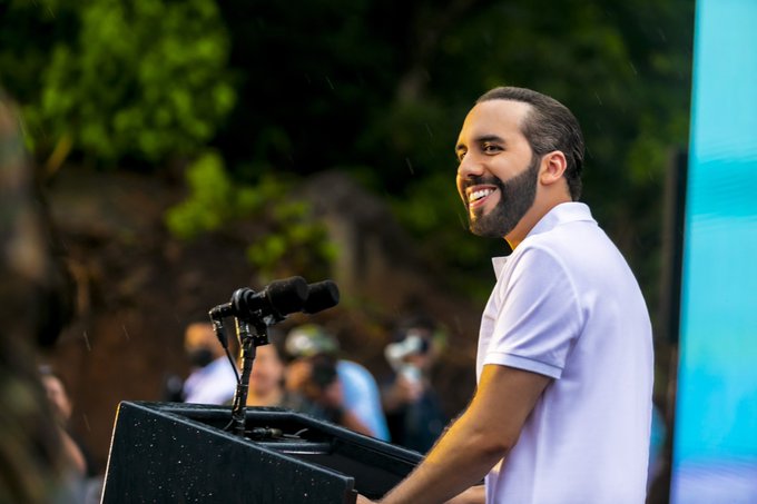 VIDEO | El nuevo corrido de Nayib Bukele: “Es un gallito muy fino que nació en El Salvador”