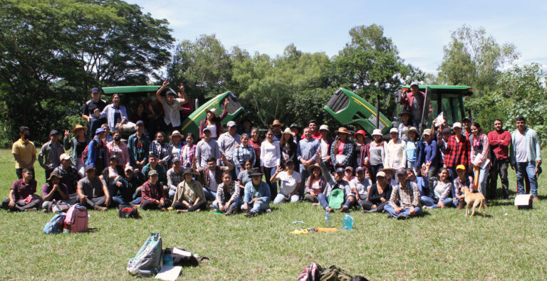 Prácticas y convivencia de los futuros agrónomos en el campo