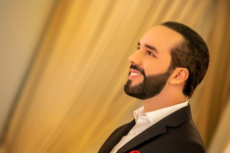 Presidente Bukele recibe 85 % de aprobación