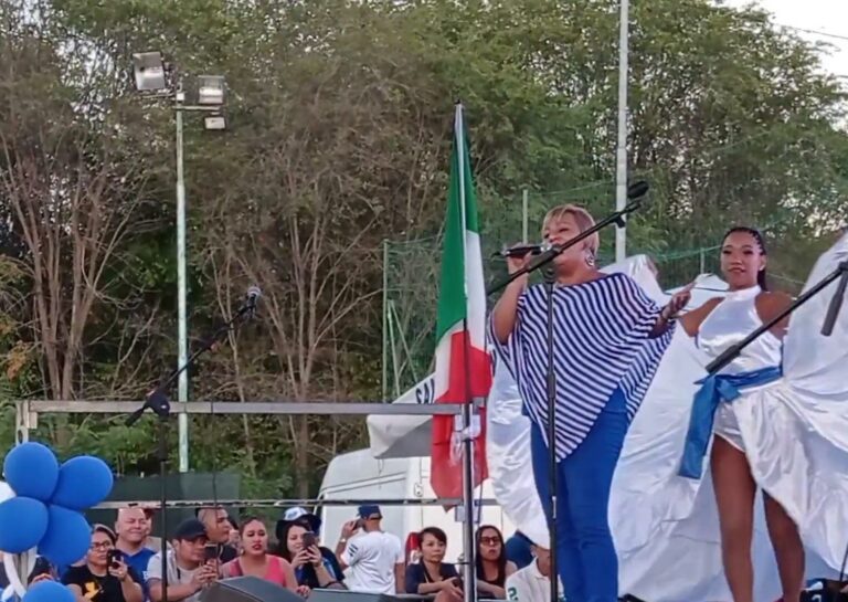 Salvadoreños en Italia celebran por adelantado el 15 de septiembre