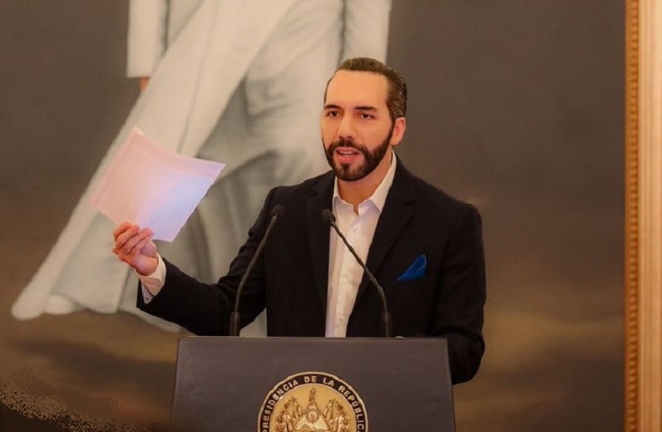 “Anuncio al pueblo salvadoreño que decido correr como candidato a presidente de la República”: Nayib Bukele