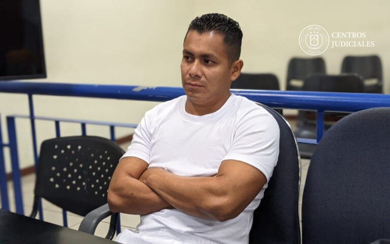 𝟭𝟬 𝗮𝗻̃𝗼𝘀 𝗱𝗲 𝗽𝗿𝗶𝘀𝗶𝗼́𝗻 𝗽𝗼𝗿 𝗲𝘅𝘁𝗼𝗿𝘀𝗶𝗼𝗻𝗮𝗿 𝗮 𝗰𝗼𝗺𝗲𝗿𝗰𝗶𝗮𝗻𝘁𝗲