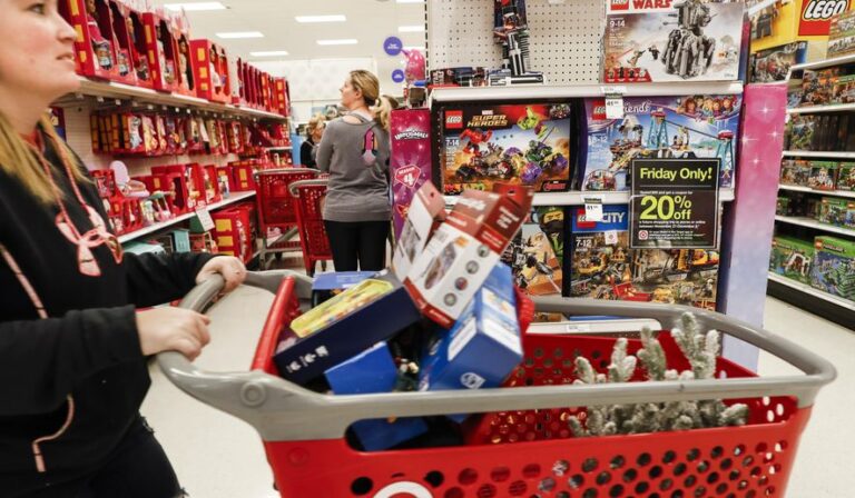 La inflación no reducirá los gastos navideños, pero sí los cambiará