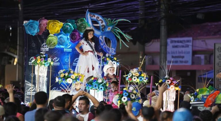 San Miguel inicia sus fiestas patronales dedicadas a la Virgen Reina de La Paz