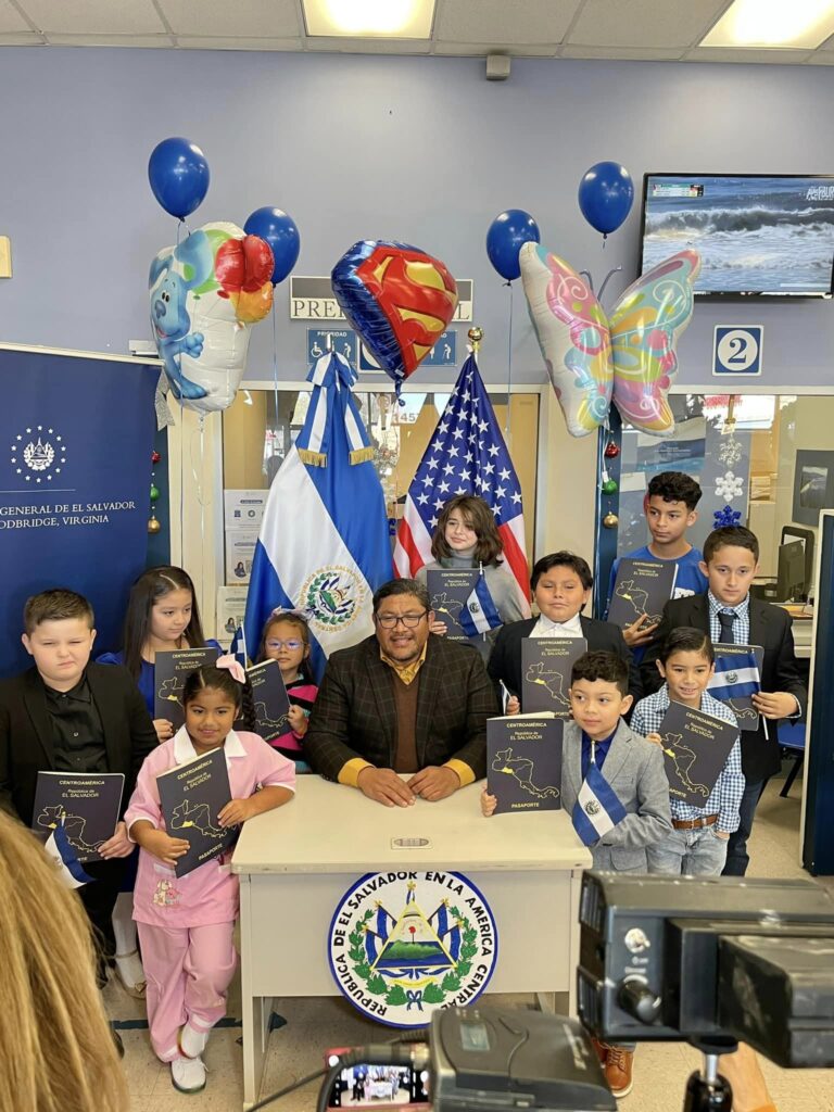 Niños salvadoreños nominados “Cónsul por un día”