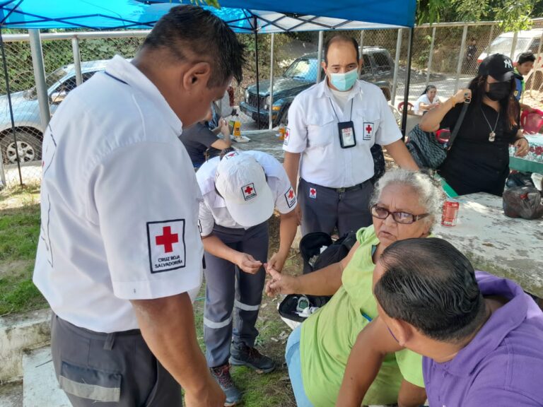 Voluntarios de Cruz Roja Salvadoreña atendieron varias emergencias en el Día de los Difuntos