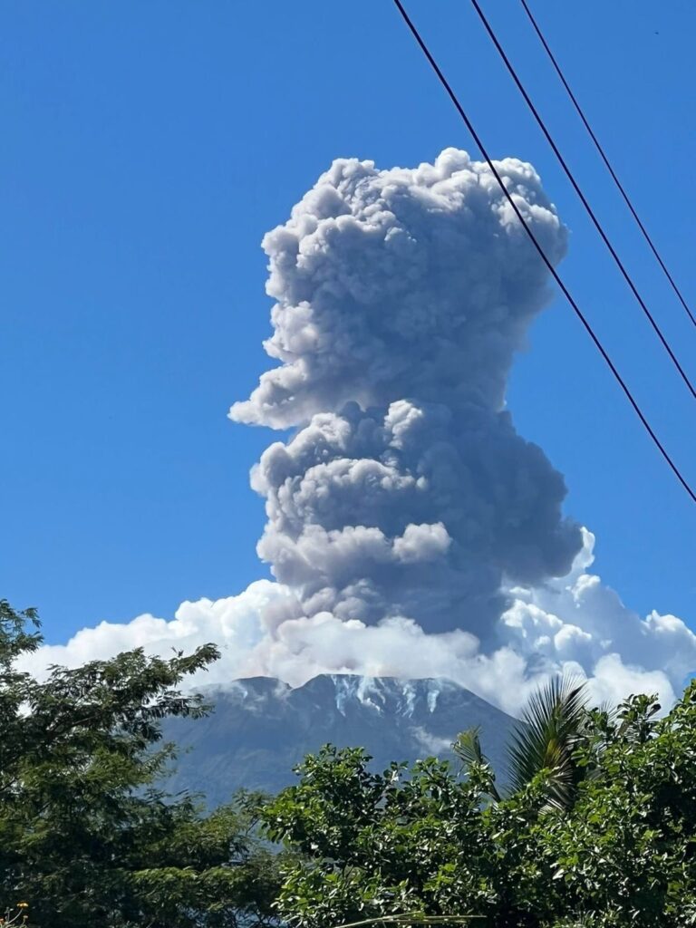 VIDEO | Volcán Chaparrastique inicia Fase eruptiva