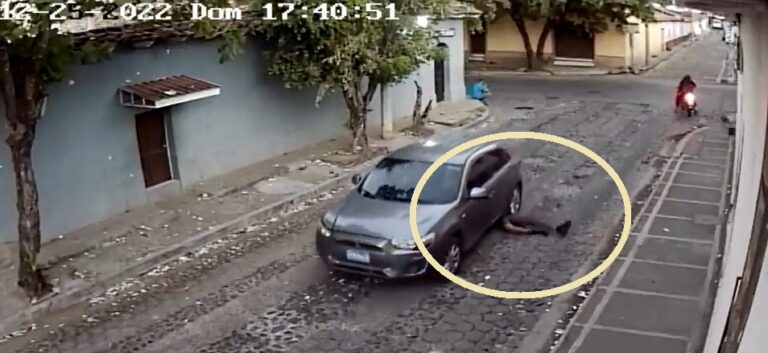 VIDEO | Hombre en estado de ebriedad muere arrollado en una calle de Suchitoto