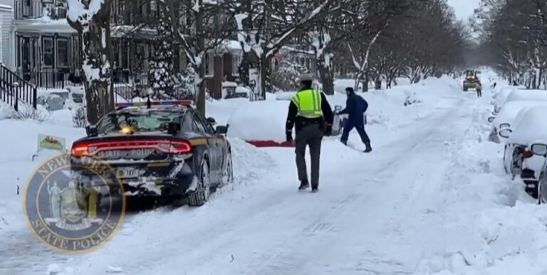 FOTOS | La peor tormenta invernal del siglo azota Estados Unidos y Canadá