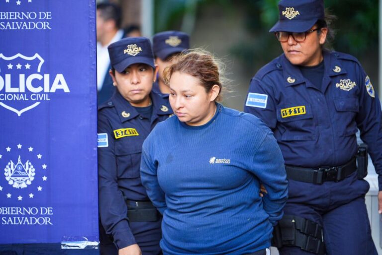 Mujer asesinó a hija de 8 años por negarse a comer