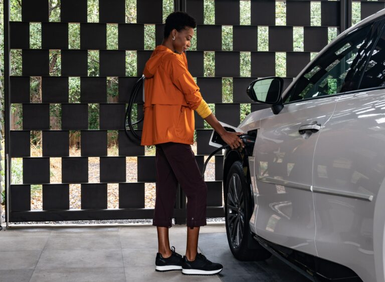 Lexus y ChargePoint mejoran la experiencia de carga pública