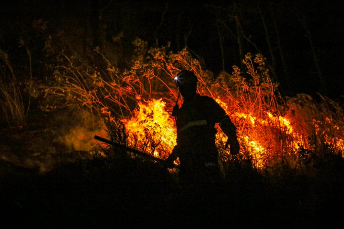 FOTOS | Sofocan incendio en volcán de San Salvador