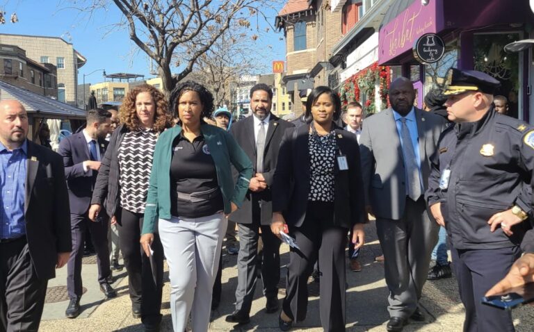 Alcaldesa de Washington expande recursos de seguridad pública