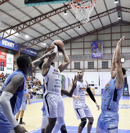 Inicio de Liga Mayor de Baloncesto favorece a los locales