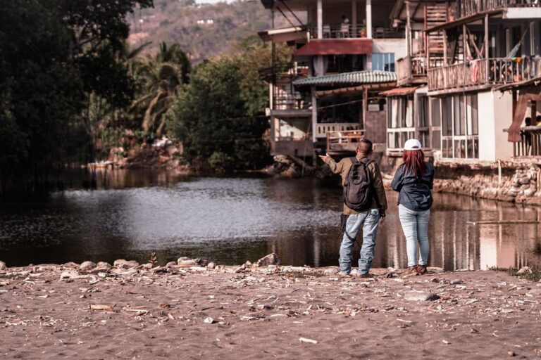 Inspeccionan negocios en playas de La Libertad y lago de Coatepeque por tratamiento de aguas residuales