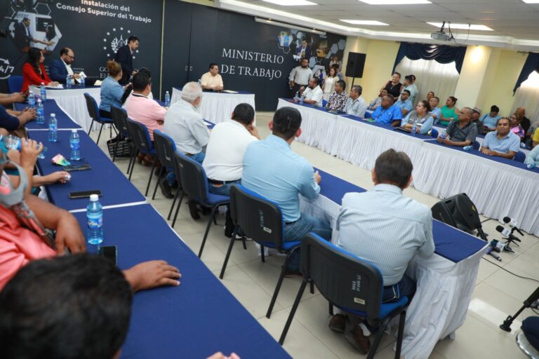 Ministro Rolando Castro: Instalamos mesa de diálogo y negociación entre Gobierno y Unidad Sindical Salvadoreña