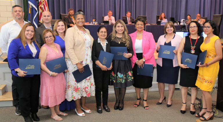 Alcaldía de Manassas reconoce al artesano latino