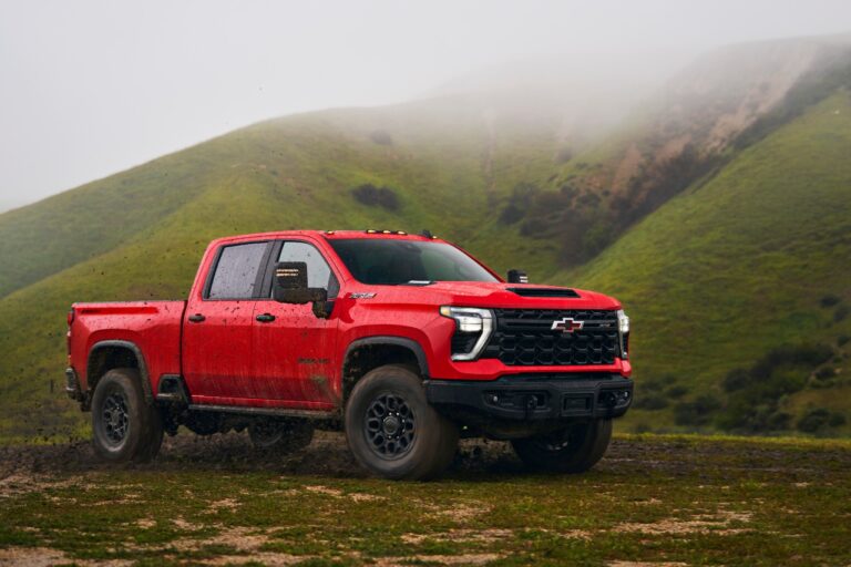 Con la ZR2, Chevrolet Silverado se une a la caravana de los indetenibles, por si el Apocalipsis llega