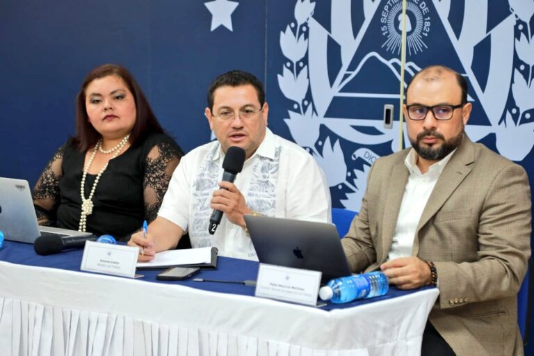 Ministerio de Trabajo intercede para que constructora MECO pague $400 de salario mínimo