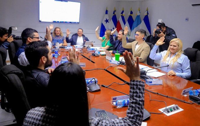 Salvadoreños aprueban trabajo de Asamblea Legislativa con 82.5 puntos